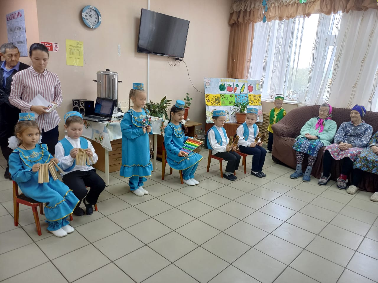 Воспитанники детского сада в гостях ГАУСО «Тукаевский дом-интернат для  престарелых и инвалидов» | 06.10.2022 | Набережные Челны - БезФормата